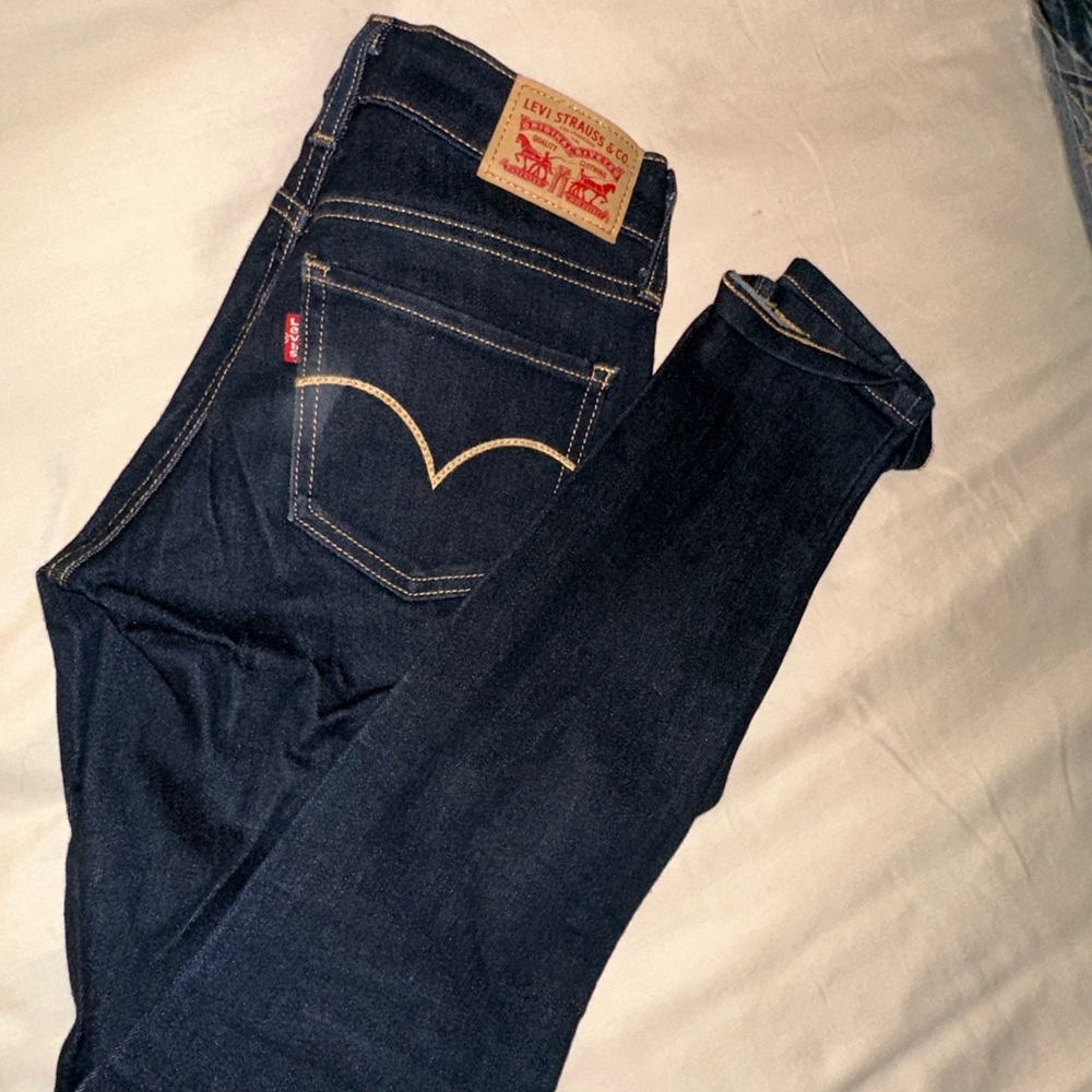 Levi’s Women's Blue Skinny Jeans. NWOT. Never worn.